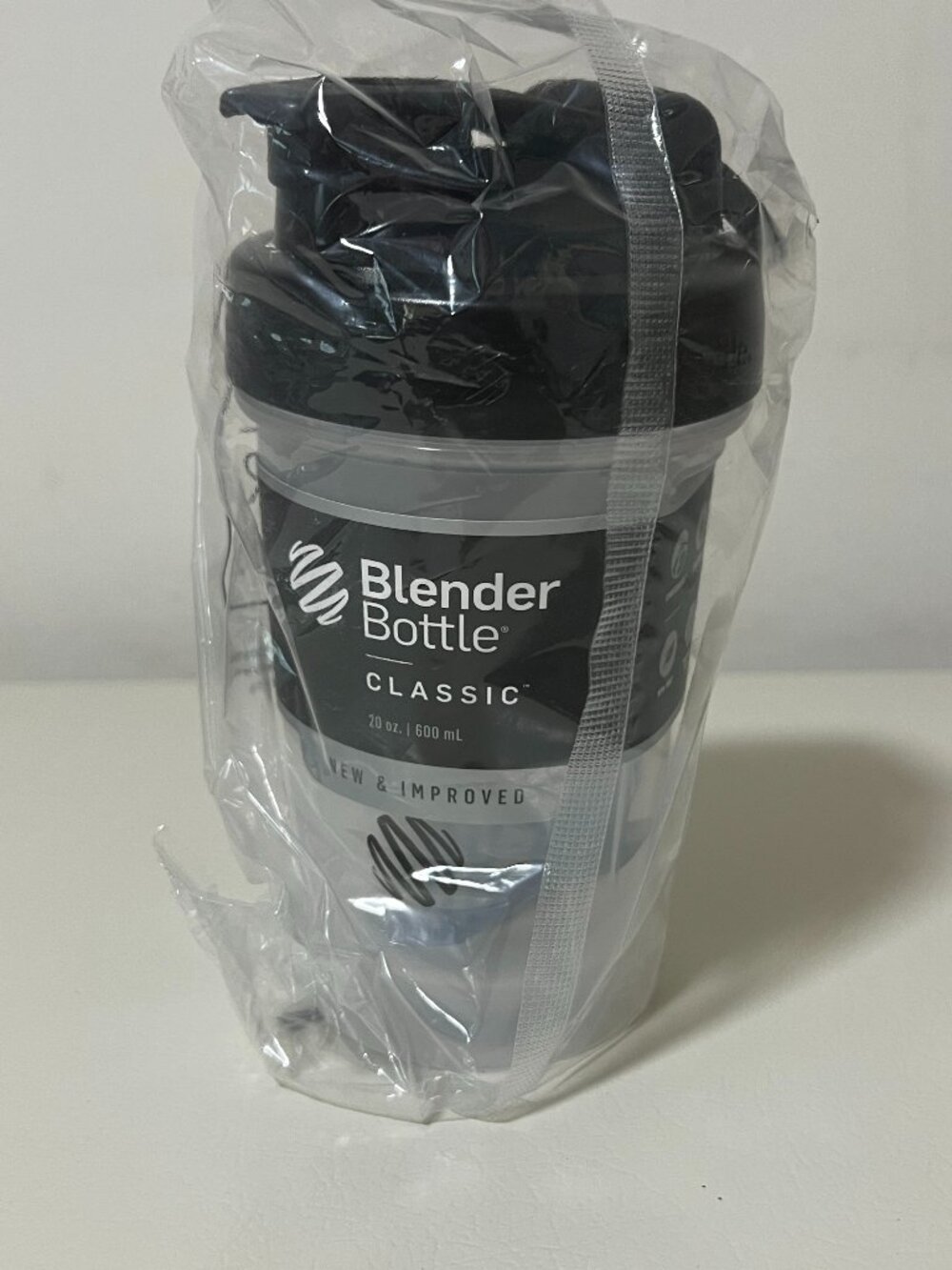 BlenderBottle Classic Shaker Bottle 20 oz Black Clear Protein Shaker New